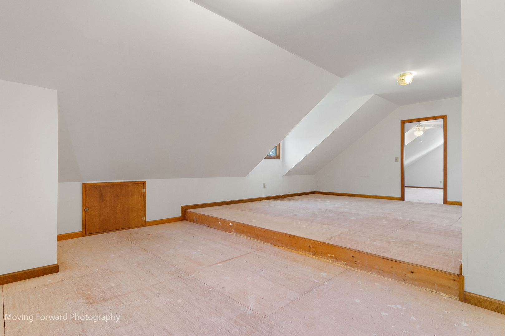 1645 East Southmor Road Morris, IL 60450 - Photo 25 of 39 an empty room with a projector