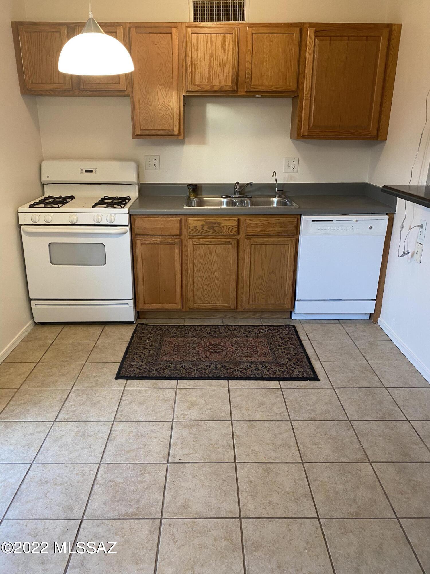 350 North Silverbell Road, Unit 4 Tucson, AZ 85745 - Photo 10 of 28 Gallery Image 10
