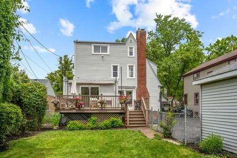 $529,000 | 1325 East Walnut Avenue, Des Plaines, IL 60016