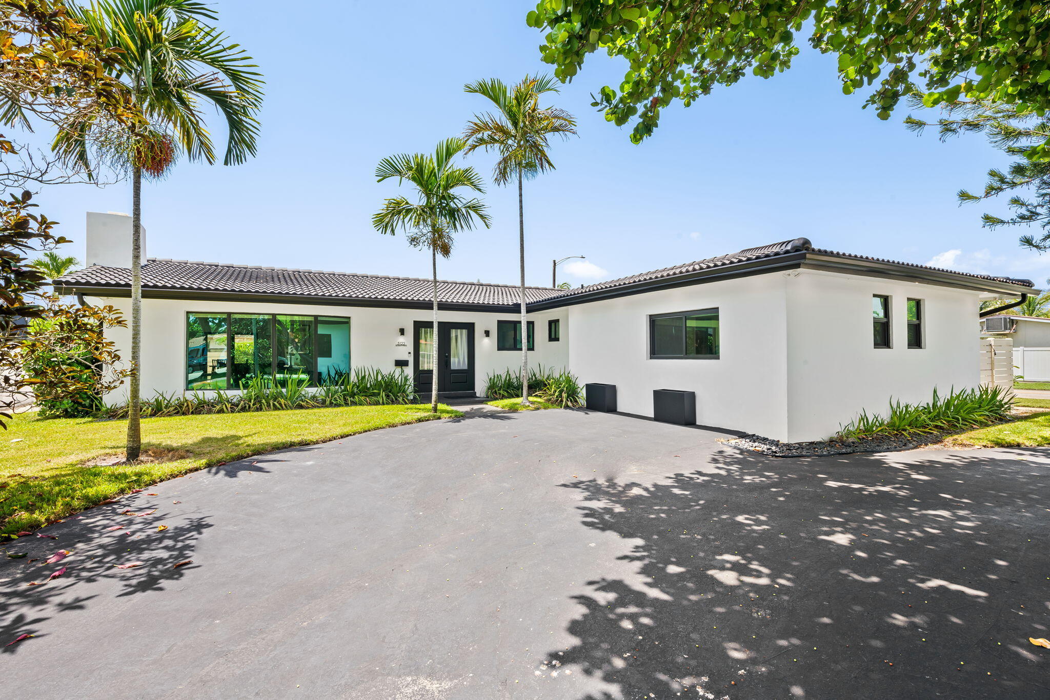 5122 Cleveland Street Hollywood, FL 33021 - Photo 1 of 28 6-web-or-mls-DSC_3862