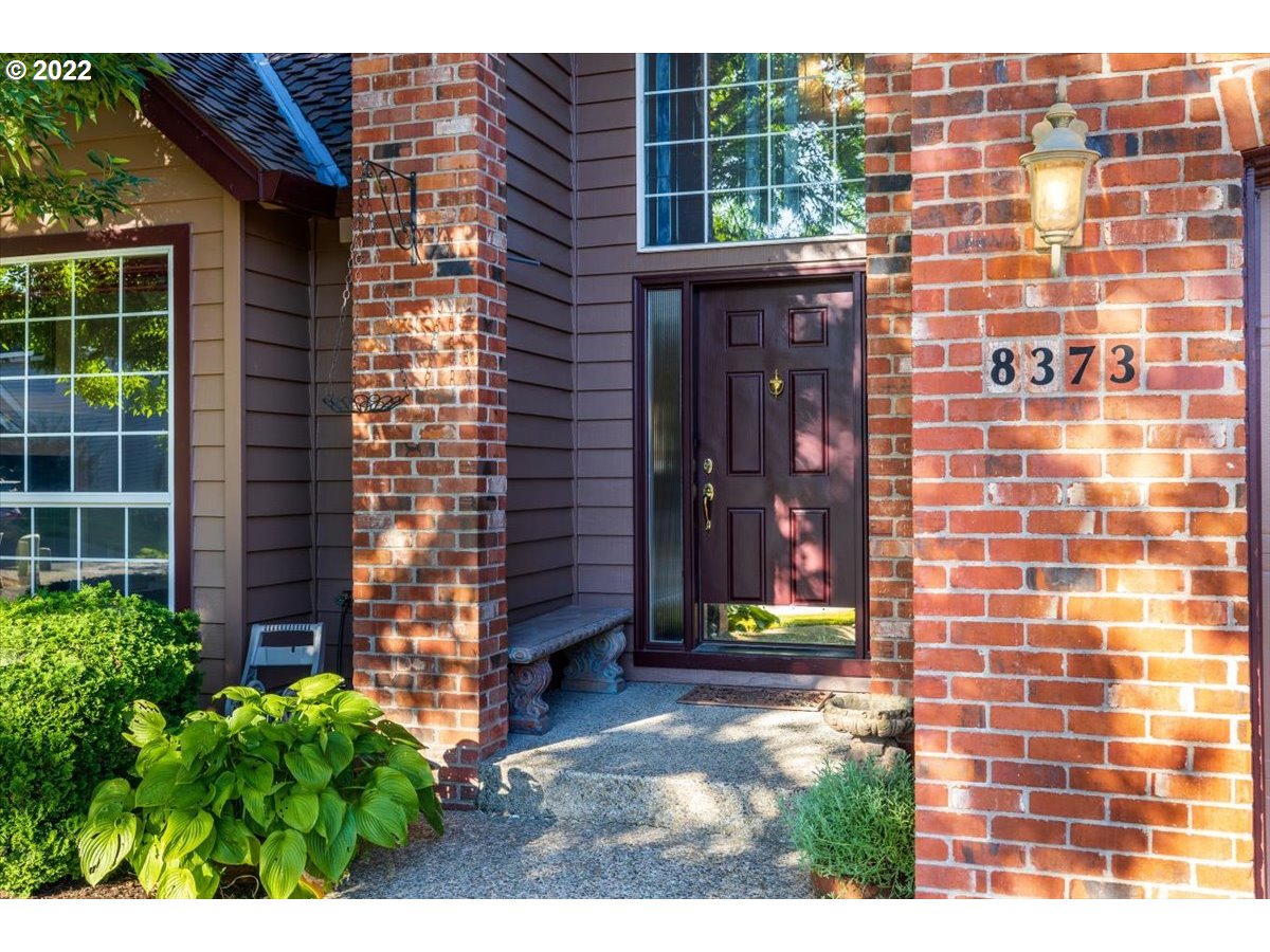 8373 Southwest Sunstone Loop Beaverton, OR 97007 - Photo 3 of 31 Gallery Image 3