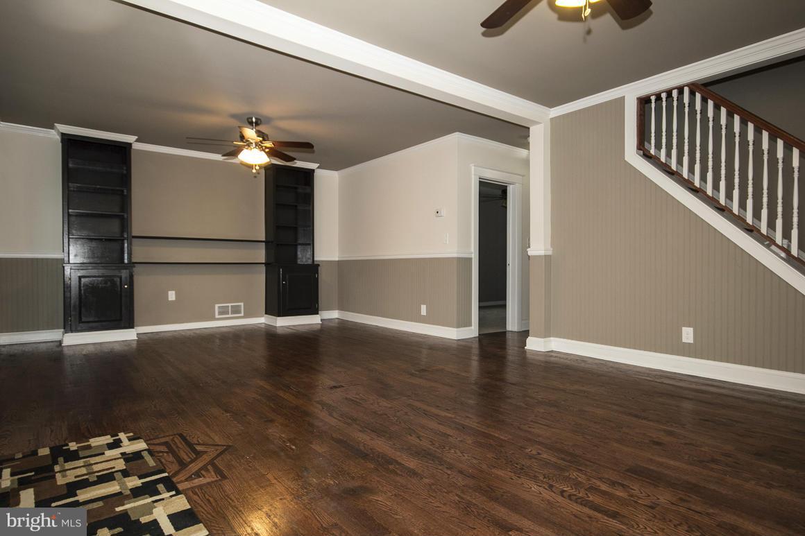 2625 Ambler Road Baltimore, MD 21222 - Photo 5 of 25 Living Room