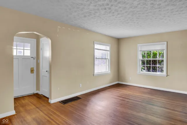 $189,900 | 2433 17th Street, Columbus, IN 47201