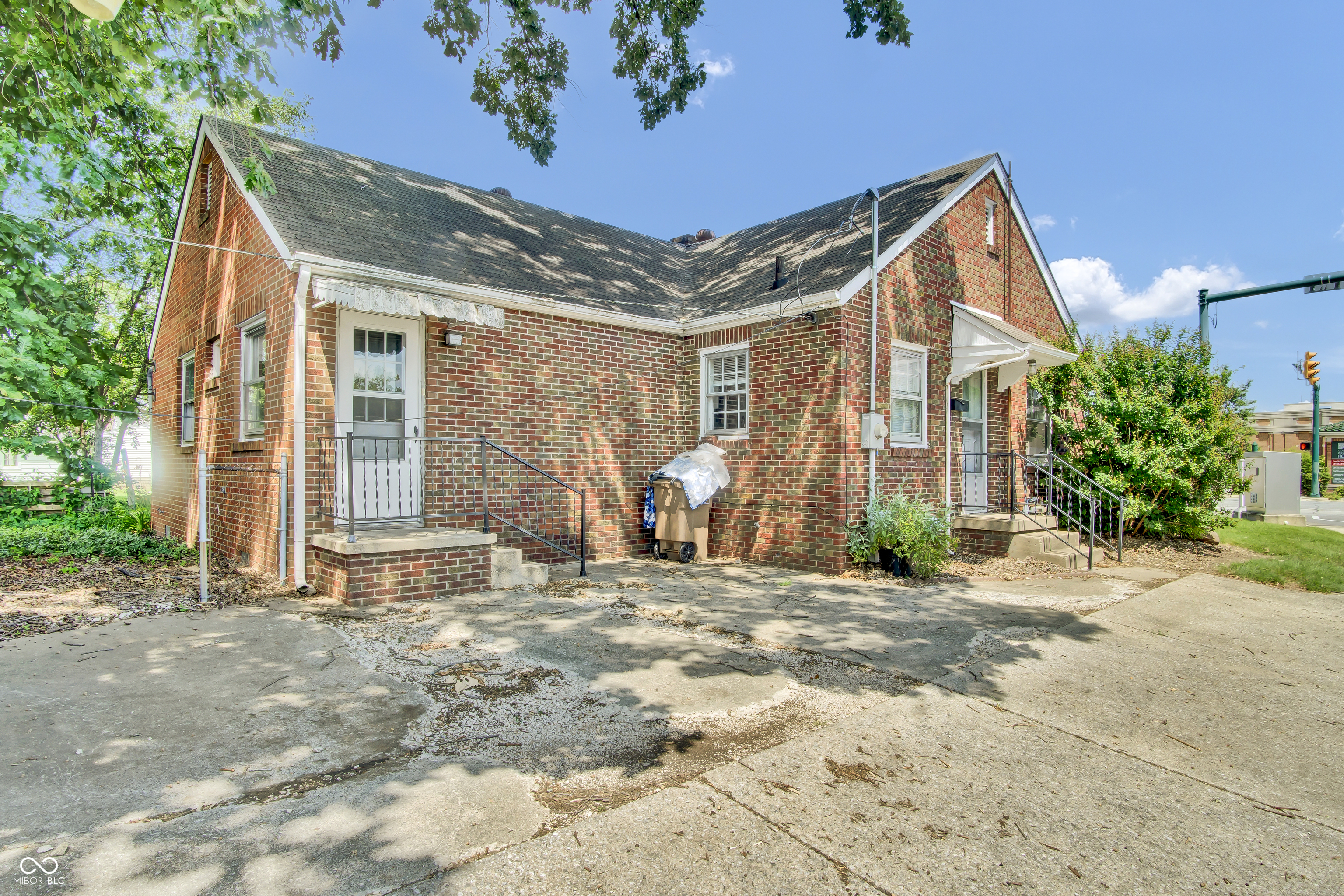 2433 17th Street Columbus, IN 47201 - Photo 4 of 47