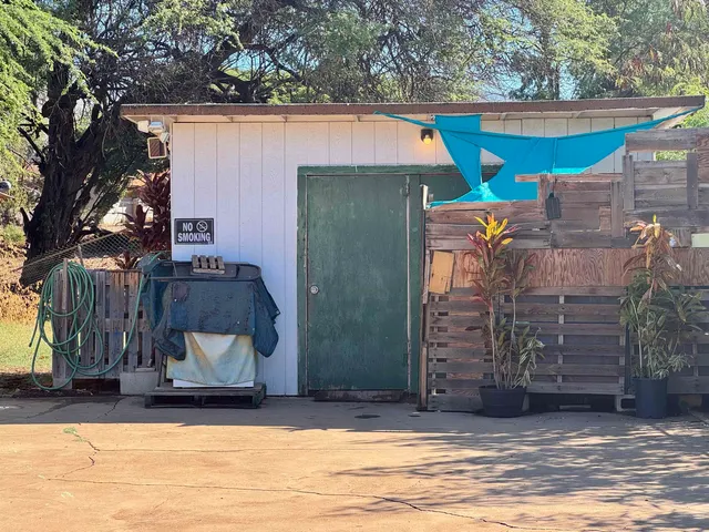 a view of outdoor space kitchen and entryway