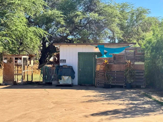 a view of a house with a backyard