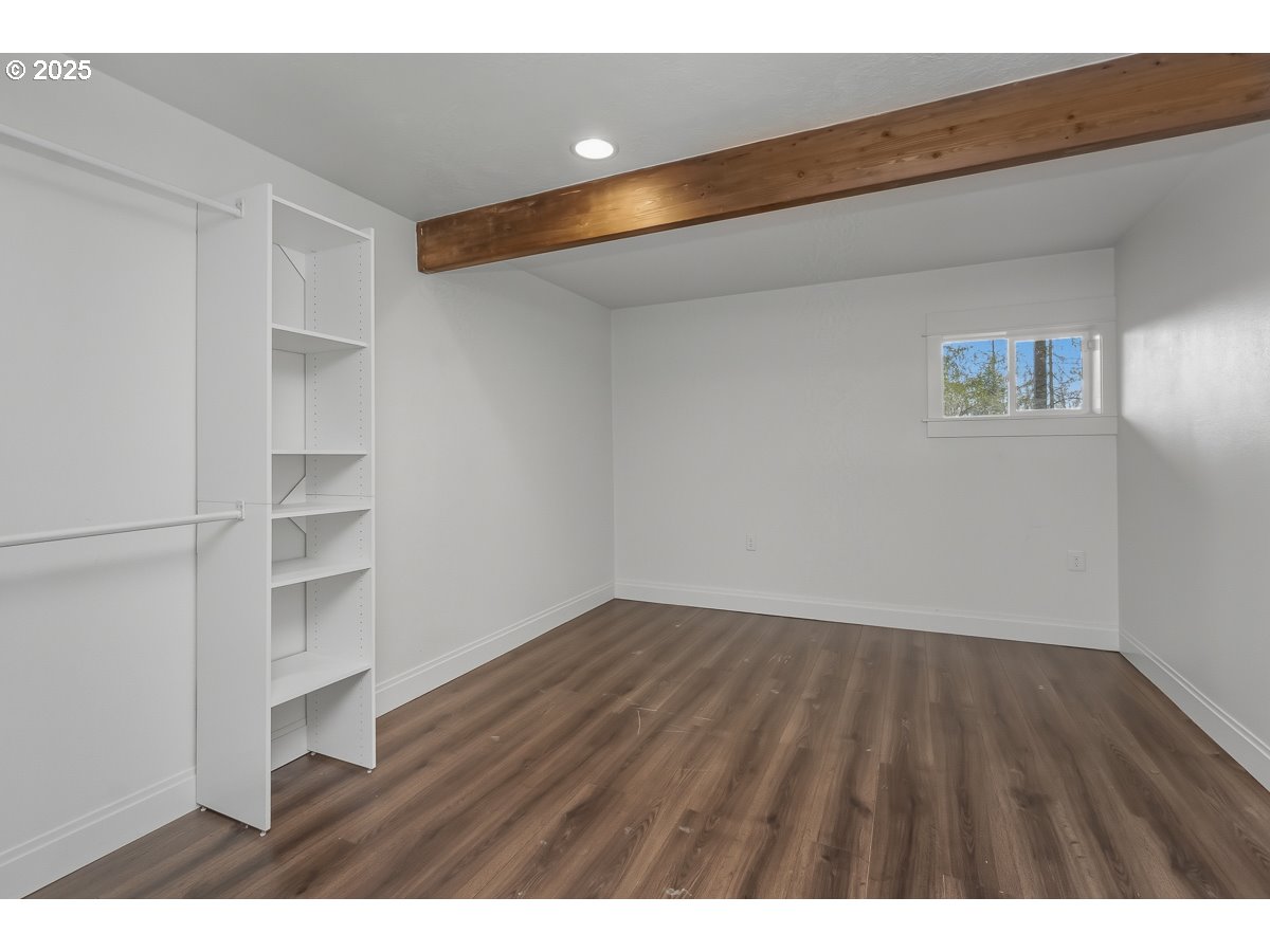 16290 South Riverview Road Molalla, OR 97038 - Photo 21 of 43 a view of an empty room