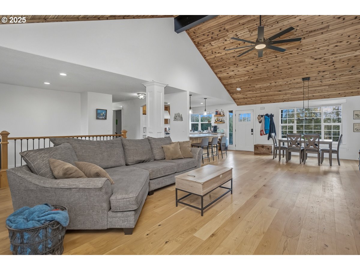 16290 South Riverview Road Molalla, OR 97038 - Photo 5 of 43 a living room with furniture and wooden floor