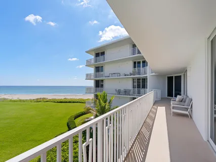 $3,150,000 | 2500 South Ocean Boulevard, Unit 3A3, Palm Beach, FL 33480