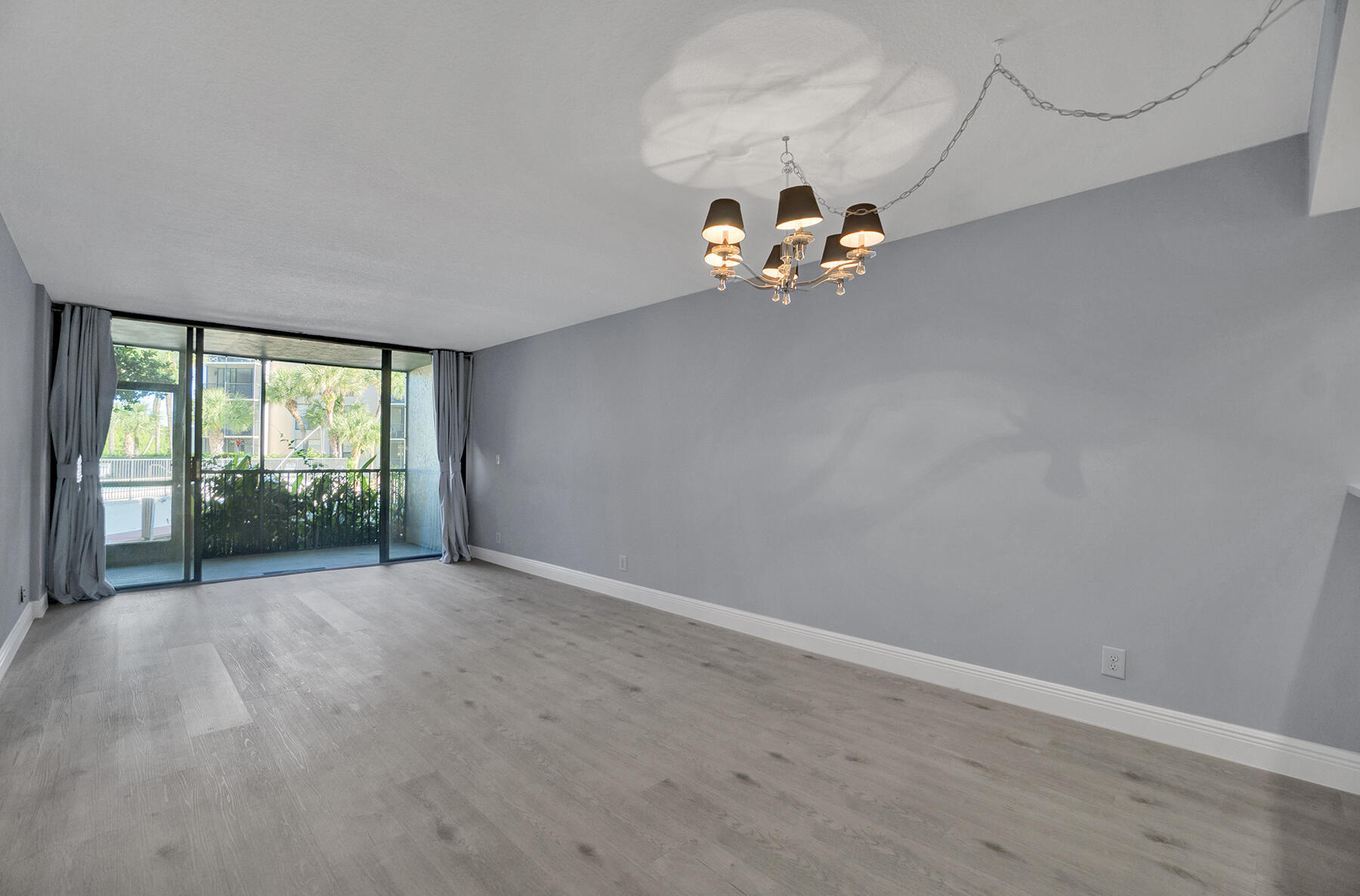 21 Royal Palm Way, Unit 103 Boca Raton, FL 33432 - Photo 15 of 51 Living Room