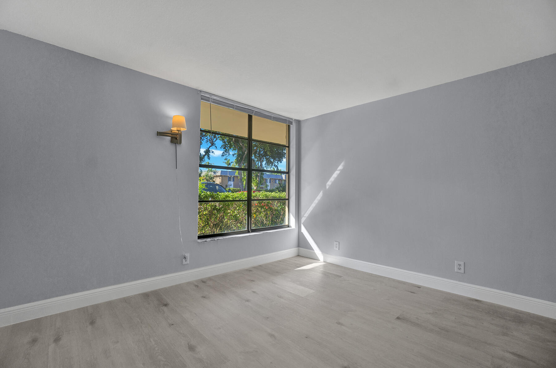 21 Royal Palm Way, Unit 103 Boca Raton, FL 33432 - Photo 23 of 51 Guest Bedroom