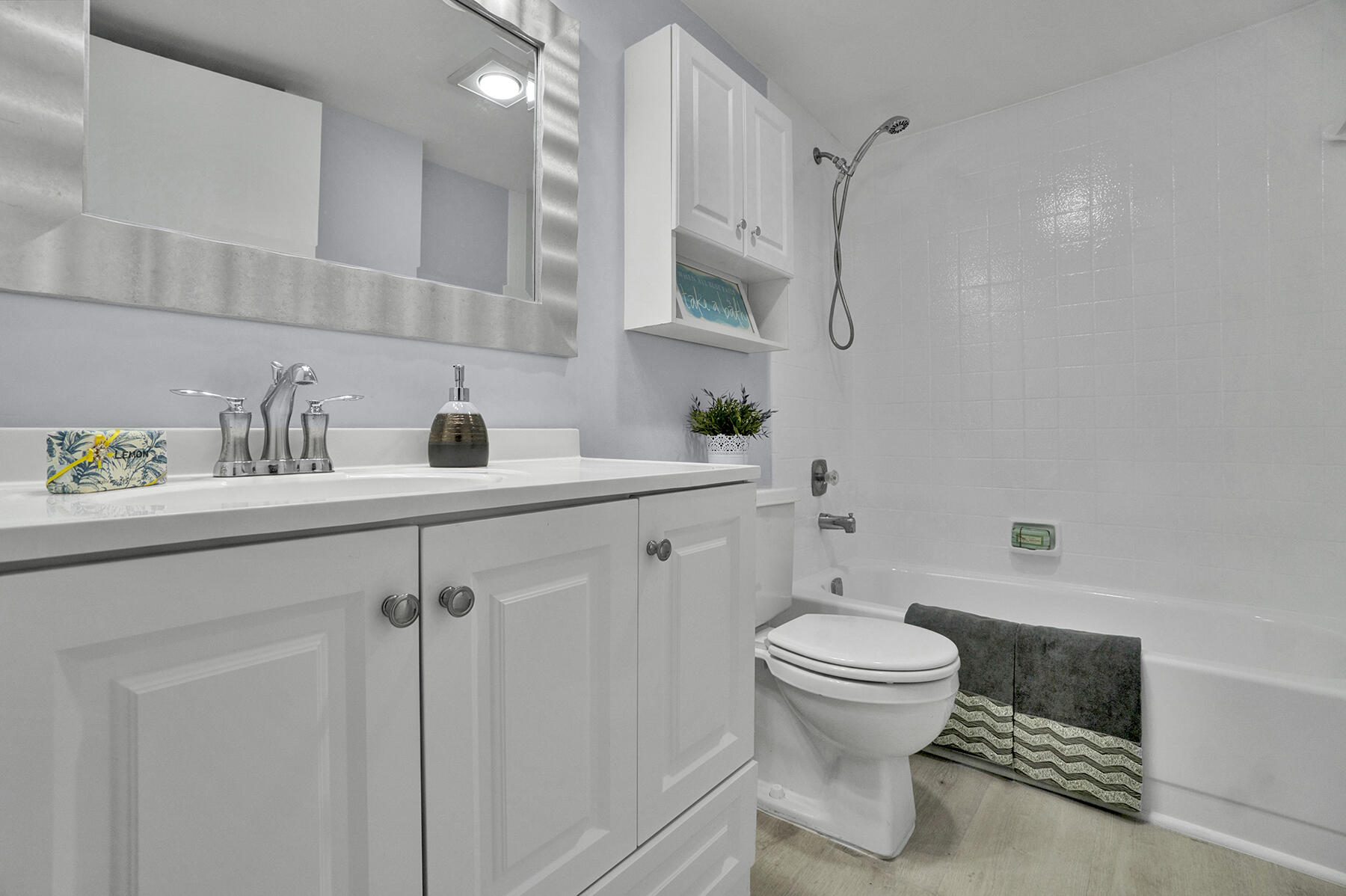21 Royal Palm Way, Unit 103 Boca Raton, FL 33432 - Photo 27 of 51 Guest Bathroom