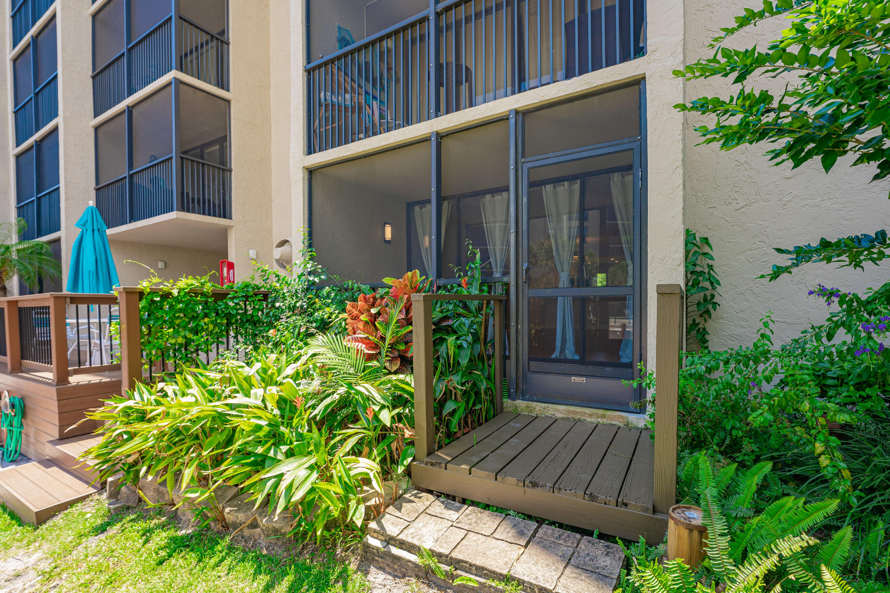 21 Royal Palm Way, Unit 103 Boca Raton, FL 33432 - Photo 30 of 51 Patio
