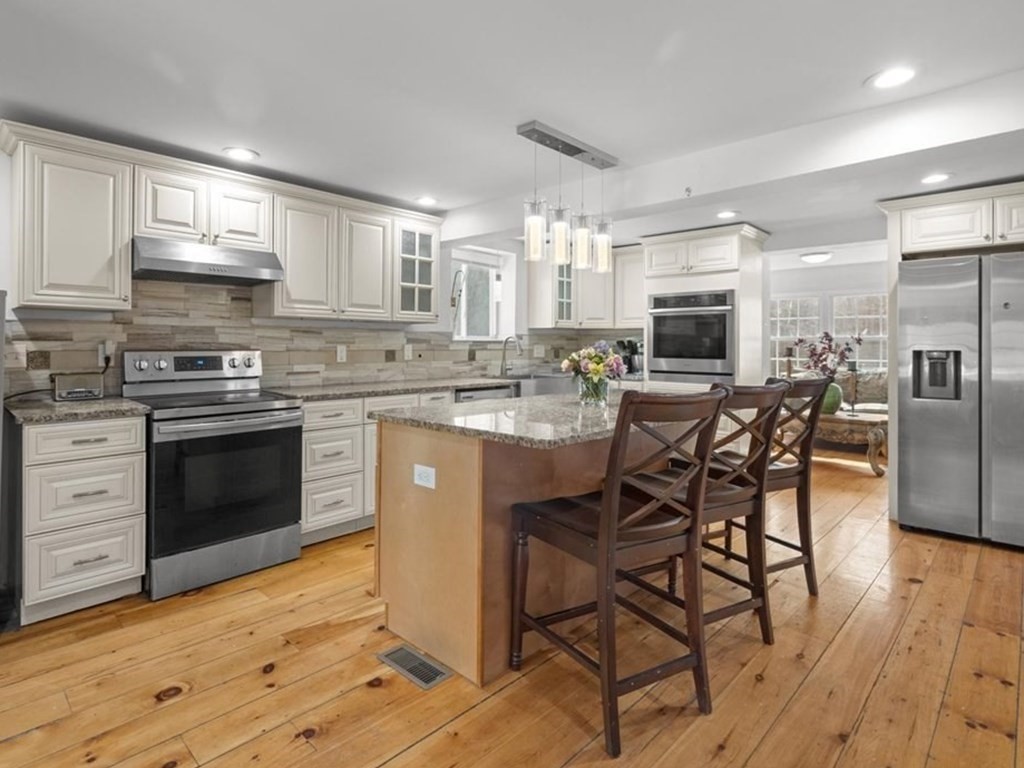 555 Webster Street Marshfield, MA 02050 - Photo 4 of 36