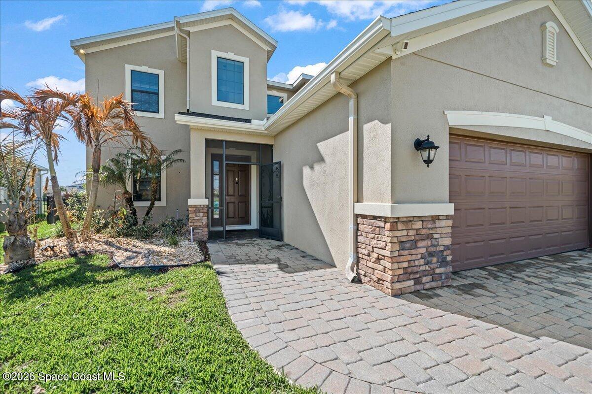 3235 Hummingbird Way Melbourne, FL 32940 - Photo 6 of 31 a front view of a house with garden