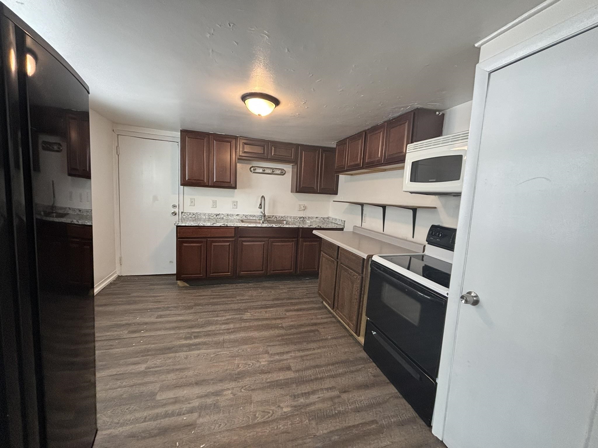 1028 Stuart Street Green Bay, WI 54301 - Photo 5 of 32