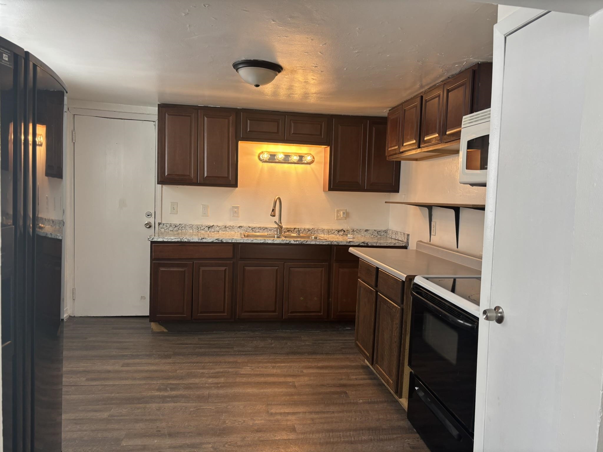 1028 Stuart Street Green Bay, WI 54301 - Photo 6 of 32