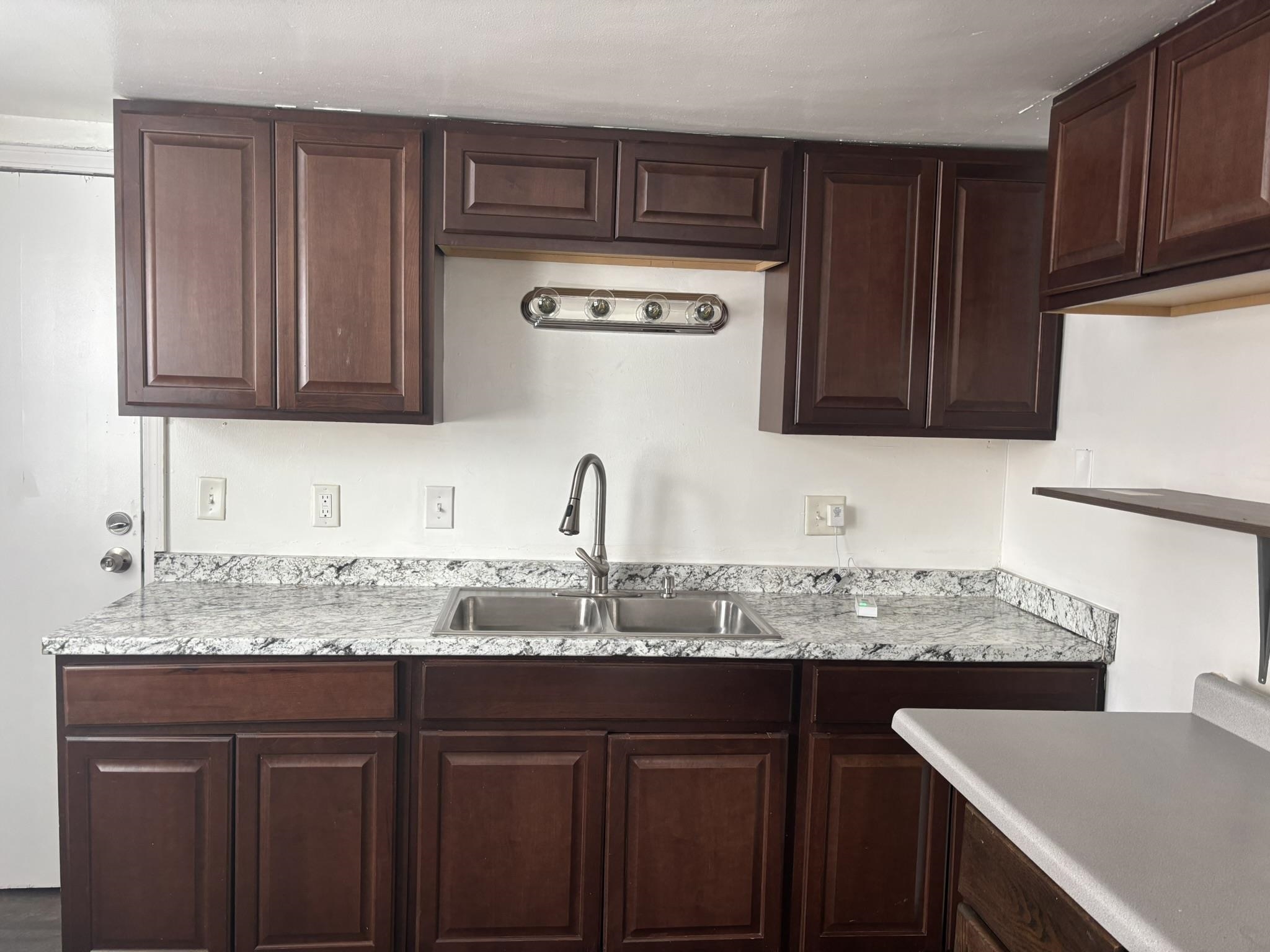 1028 Stuart Street Green Bay, WI 54301 - Photo 7 of 32