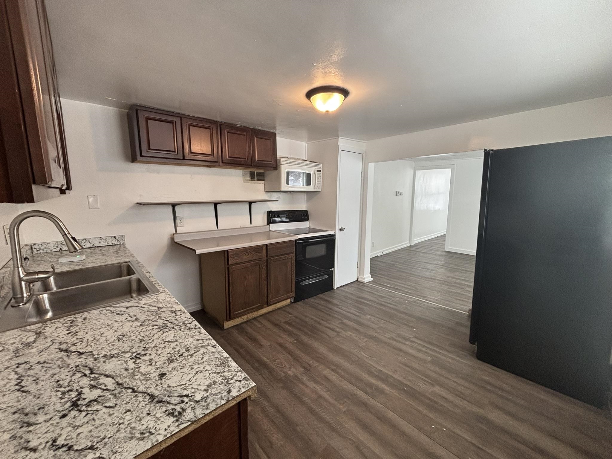 1028 Stuart Street Green Bay, WI 54301 - Photo 7 of 27