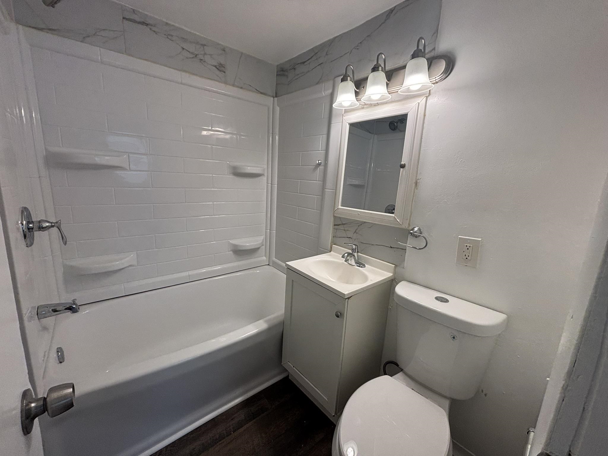 1028 Stuart Street Green Bay, WI 54301 - Photo 10 of 27