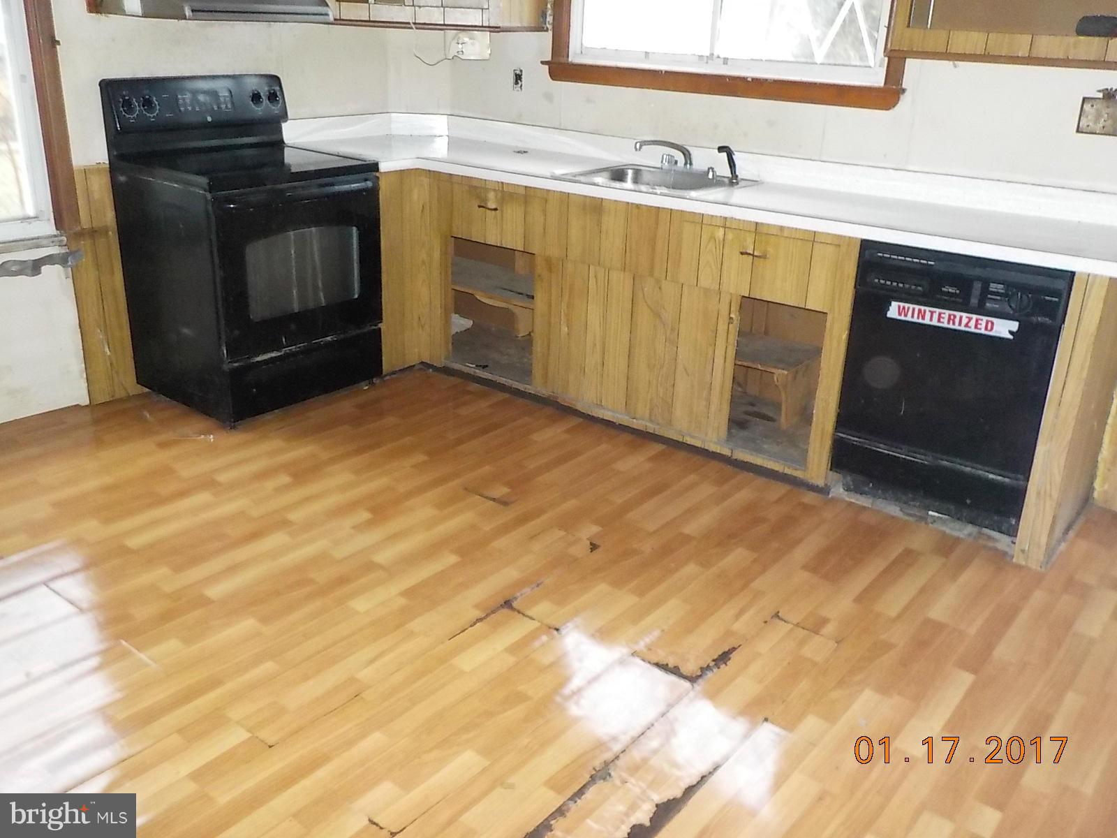 230 Bar Harbor Road Pasadena, MD 21122 - Photo 8 of 9 Kitchen