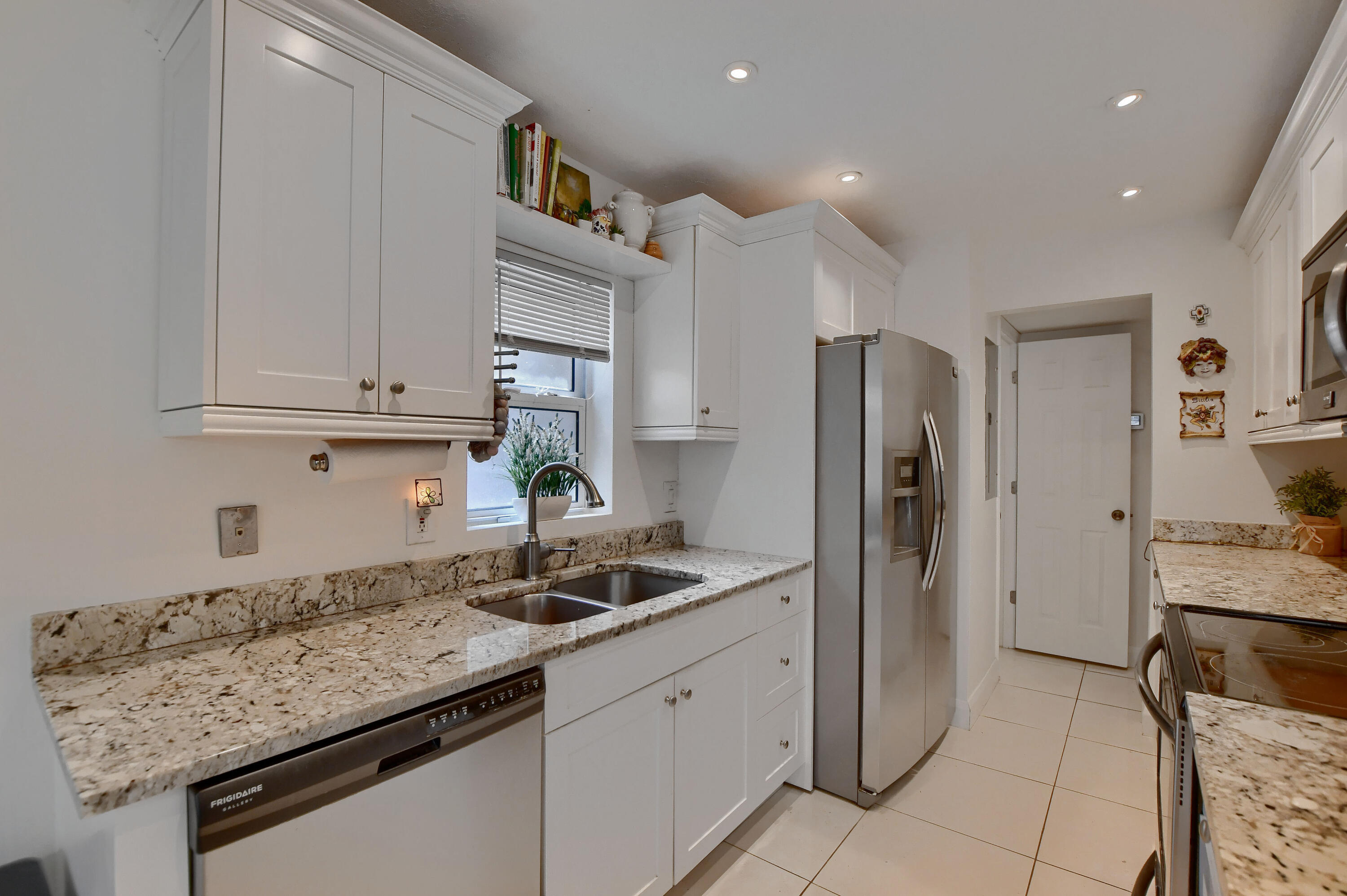 149 Northwest 70th Street, Unit 306C Boca Raton, FL 33487 - Photo 11 of 27 Kitchen