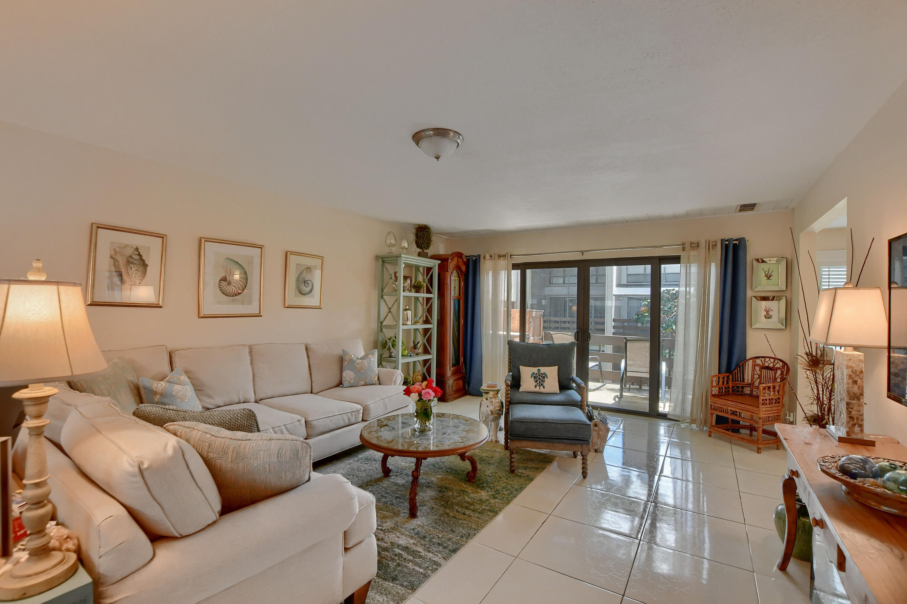 149 Northwest 70th Street, Unit 306C Boca Raton, FL 33487 - Photo 3 of 27 Living Room