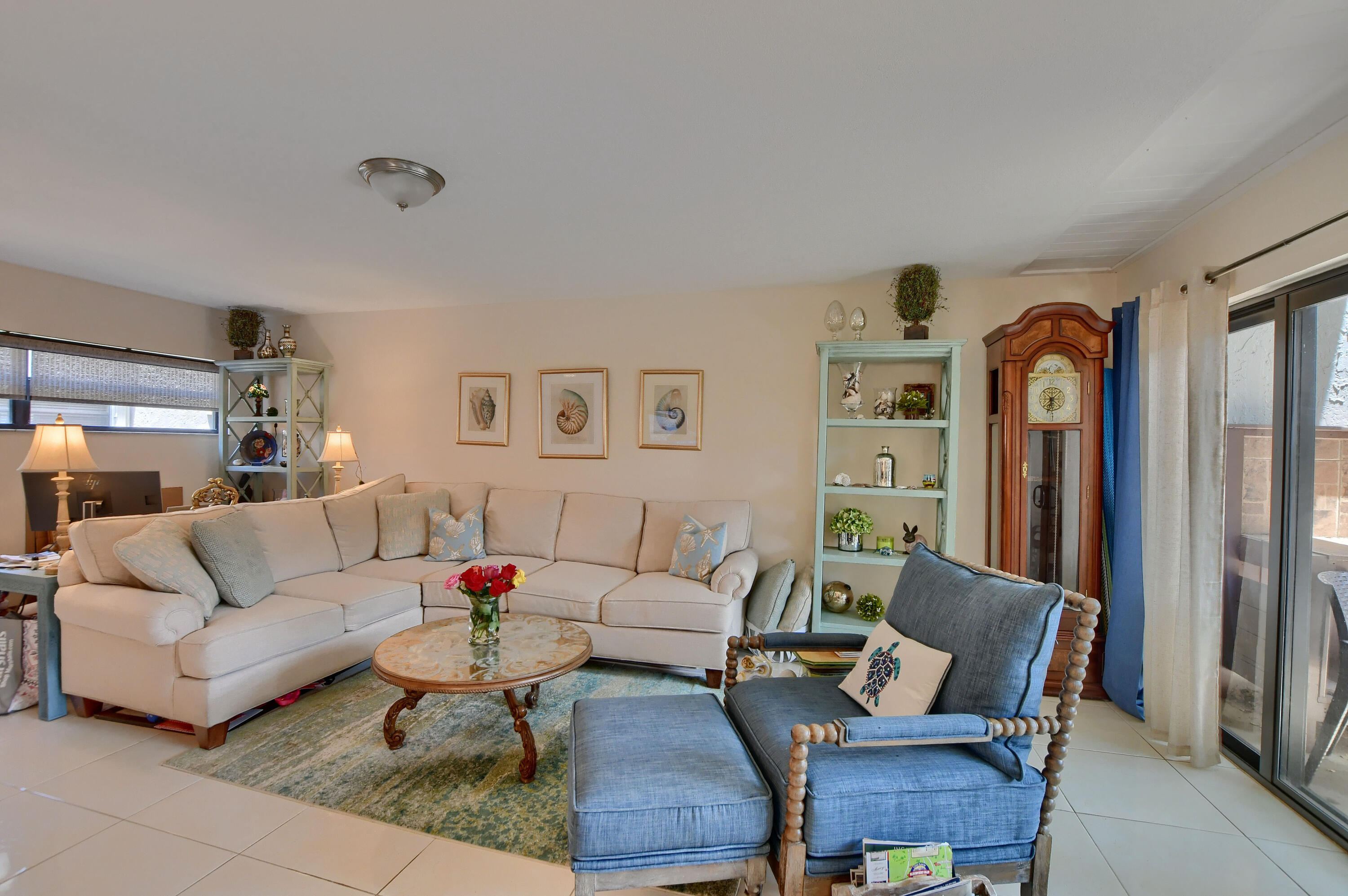 149 Northwest 70th Street, Unit 306C Boca Raton, FL 33487 - Photo 4 of 27 Living Room