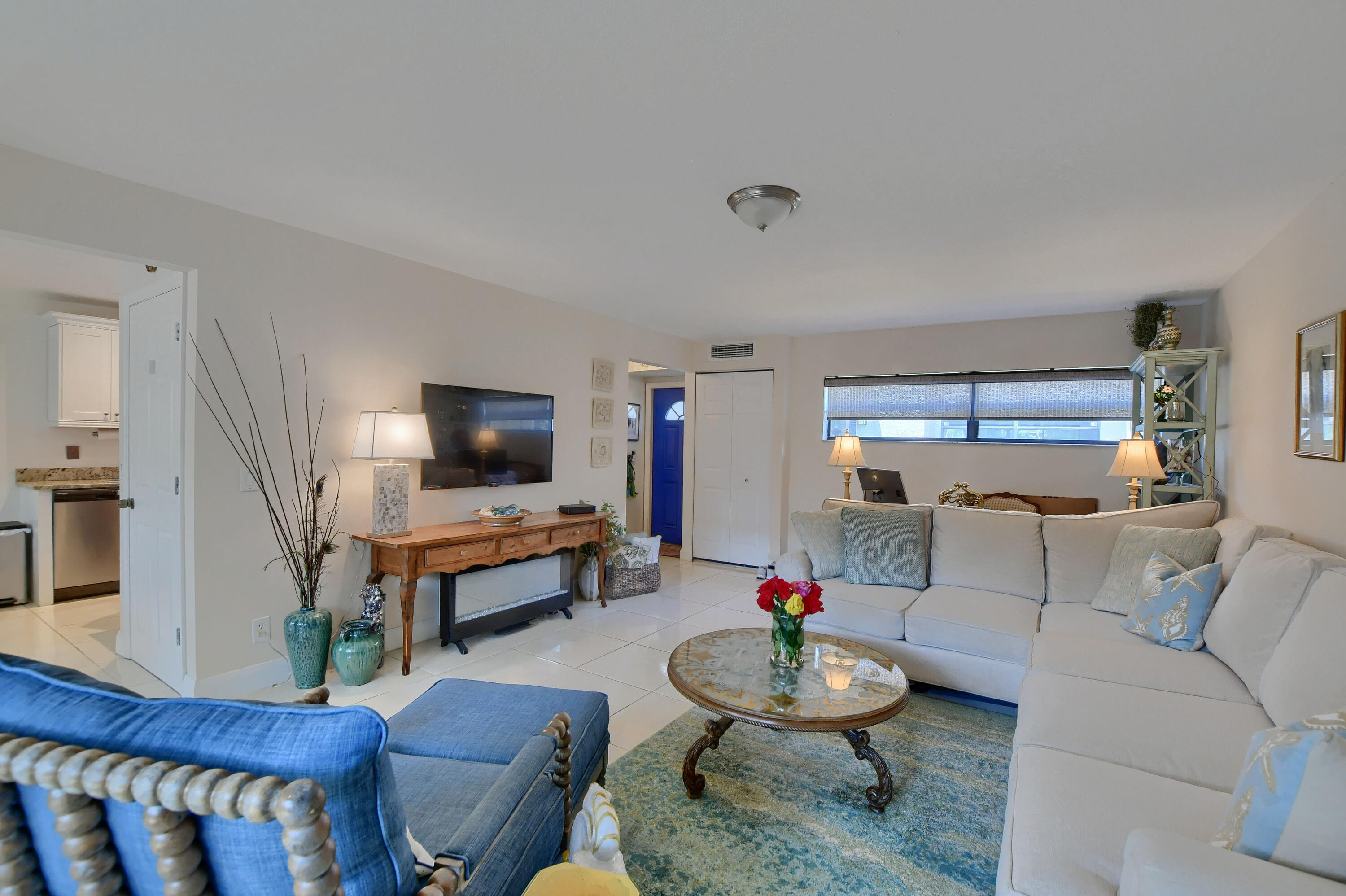 149 Northwest 70th Street, Unit 306C Boca Raton, FL 33487 - Photo 5 of 27 Living Room