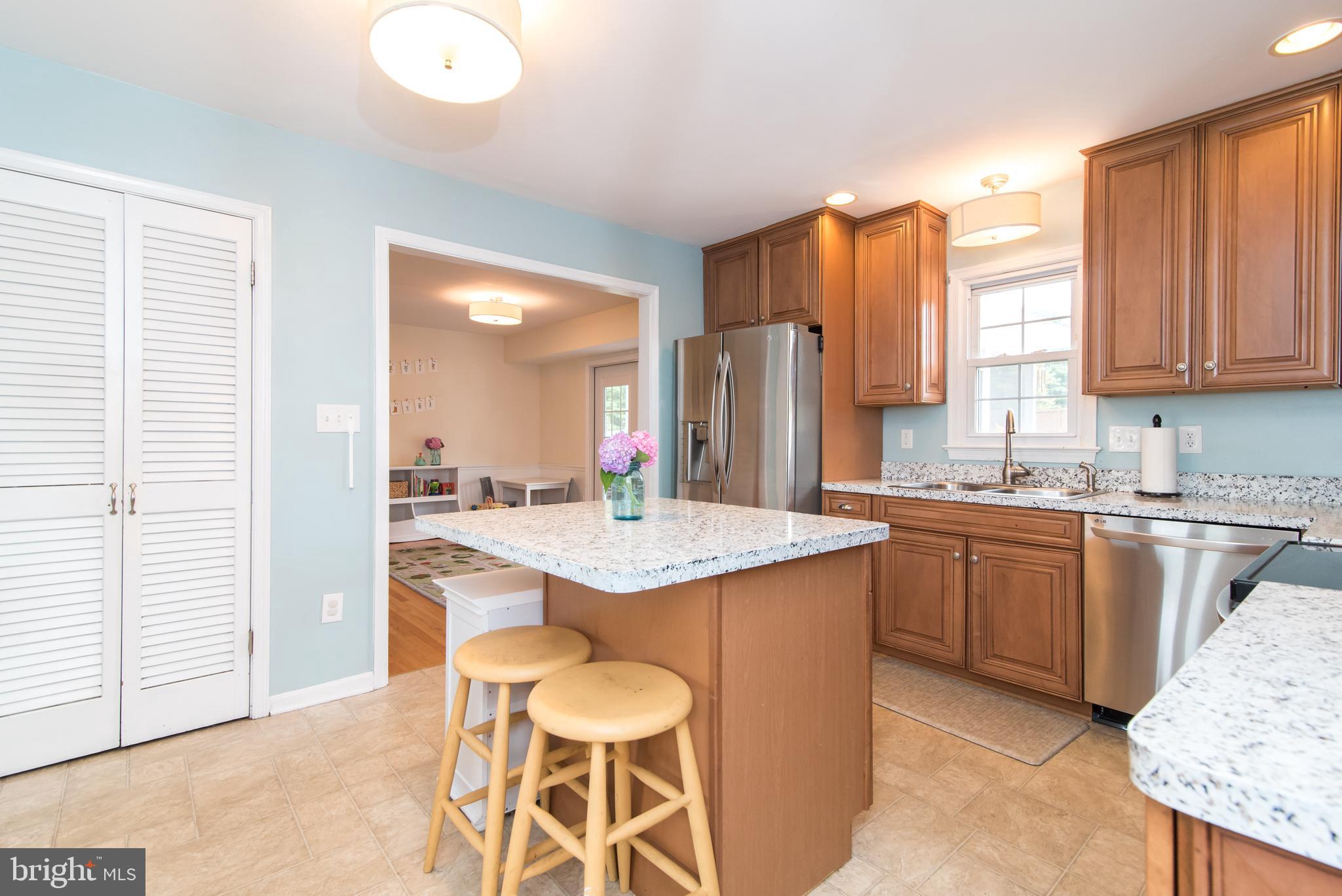 8235 Hilton Road Gaithersburg, MD 20882 - Photo 19 of 90 Kitchen with pantry