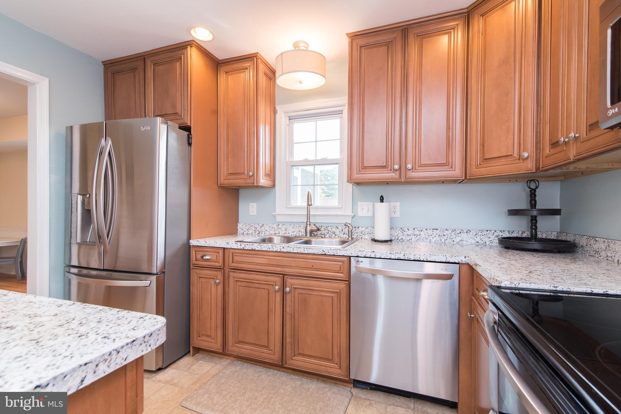 8235 Hilton Road Gaithersburg, MD 20882 - Photo 20 of 90 Kitchen with stainless steel appliances