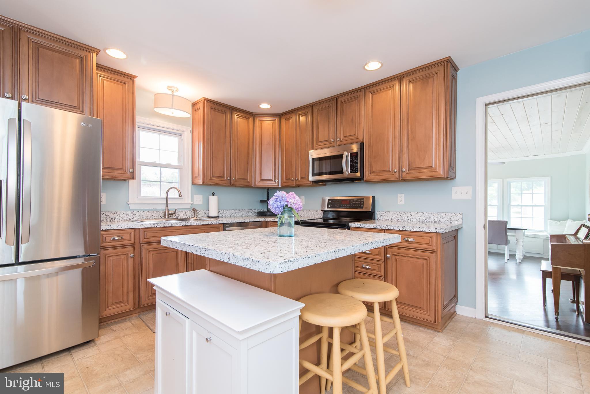 8235 Hilton Road Gaithersburg, MD 20882 - Photo 23 of 90 Kitchen island with bar stool seating