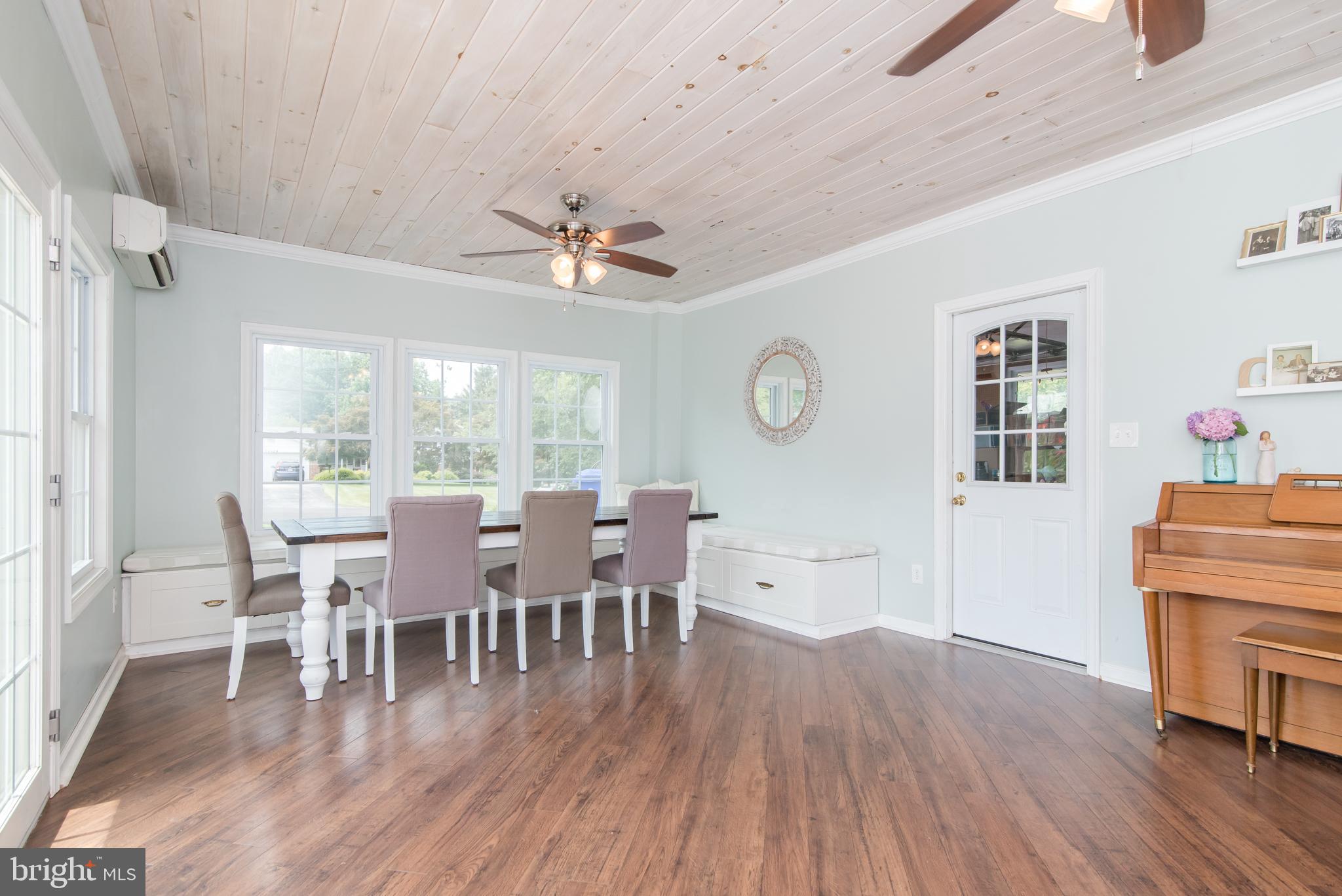 8235 Hilton Road Gaithersburg, MD 20882 - Photo 26 of 90 Sunroom with multiple seating areas
