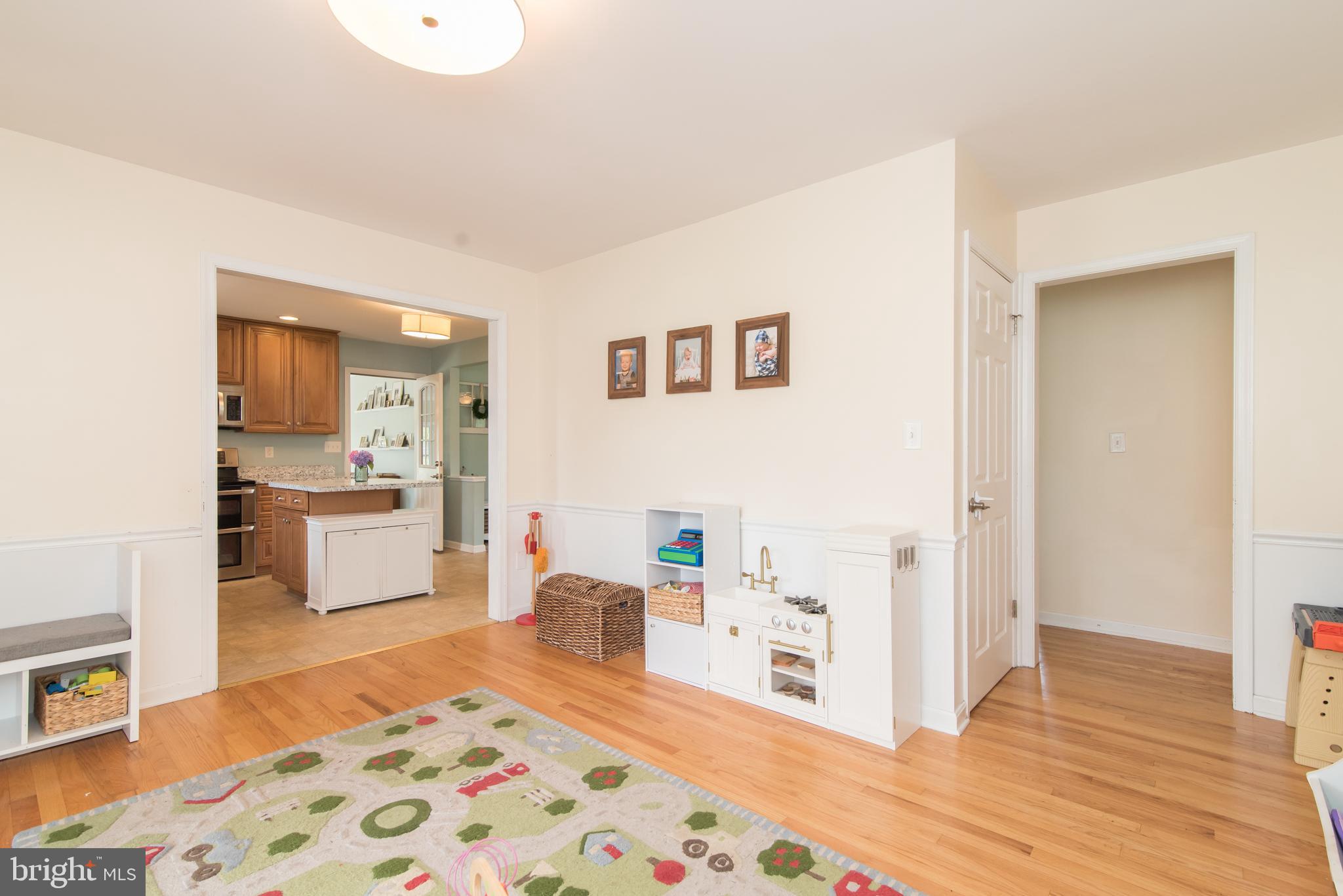 8235 Hilton Road Gaithersburg, MD 20882 - Photo 28 of 90 Dining room- currently used as a playroom