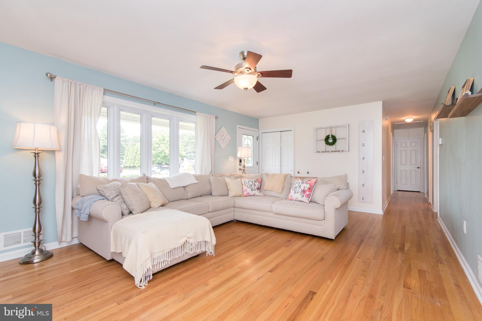 8235 Hilton Road Gaithersburg, MD 20882 - Photo 4 of 90 Sunny living room with hardwood floors