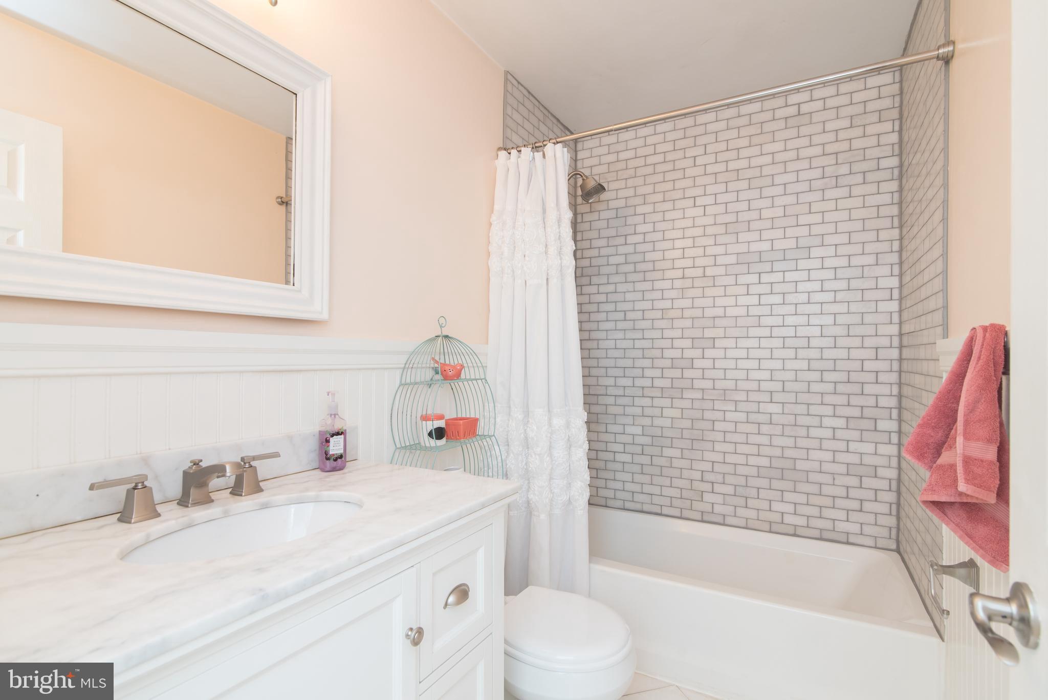 8235 Hilton Road Gaithersburg, MD 20882 - Photo 34 of 90 Beautifully tiled shower/tub combination