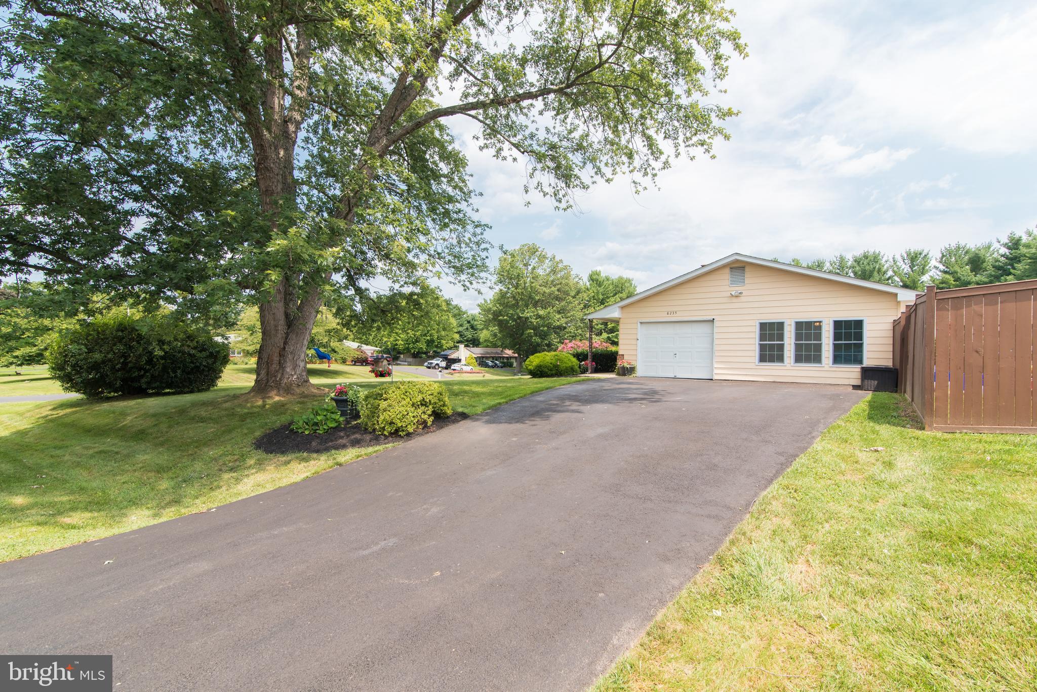 8235 Hilton Road Gaithersburg, MD 20882 - Photo 70 of 90 Driveway leading up to the garage