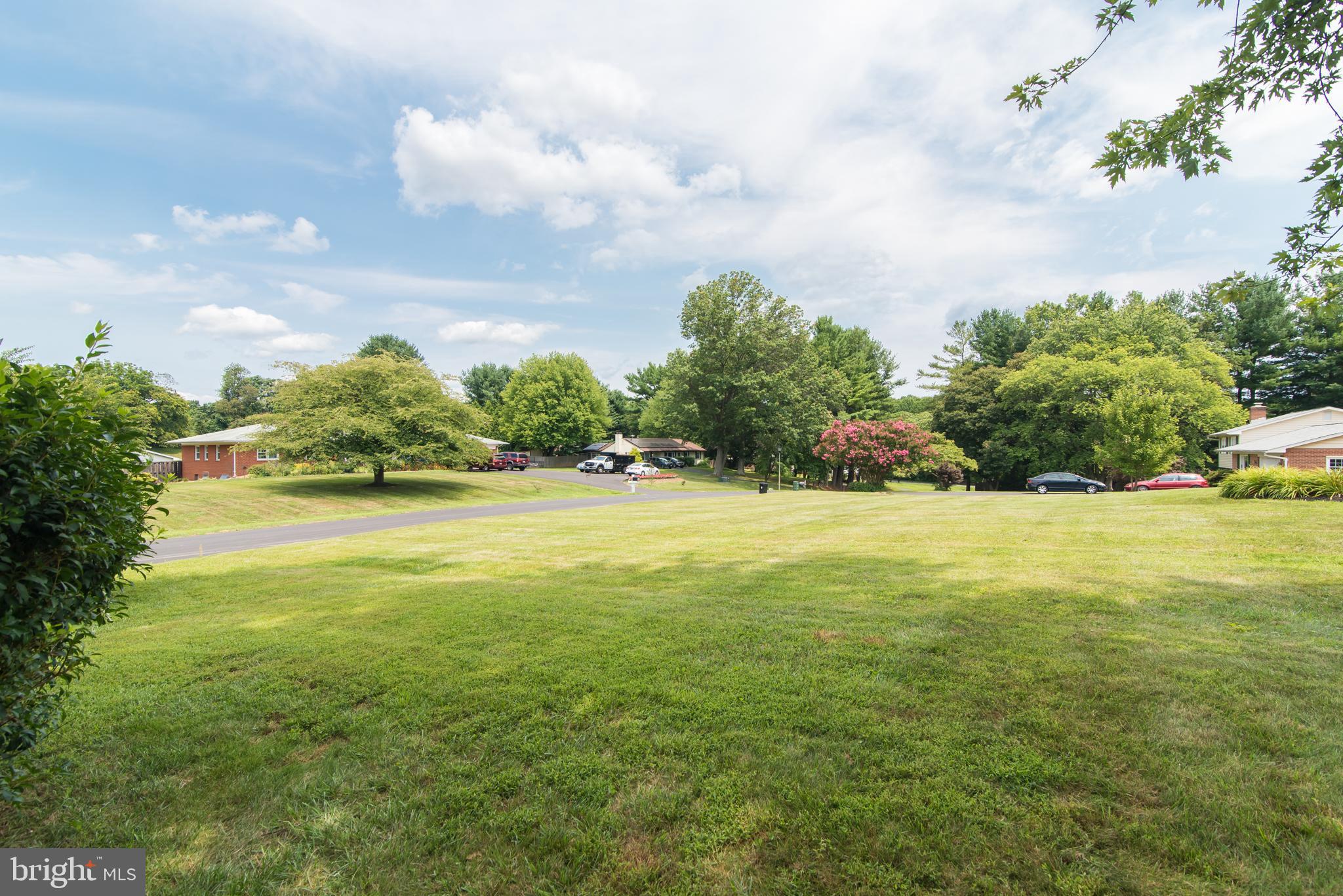 8235 Hilton Road Gaithersburg, MD 20882 - Photo 72 of 90 View of front yard from covered front walk