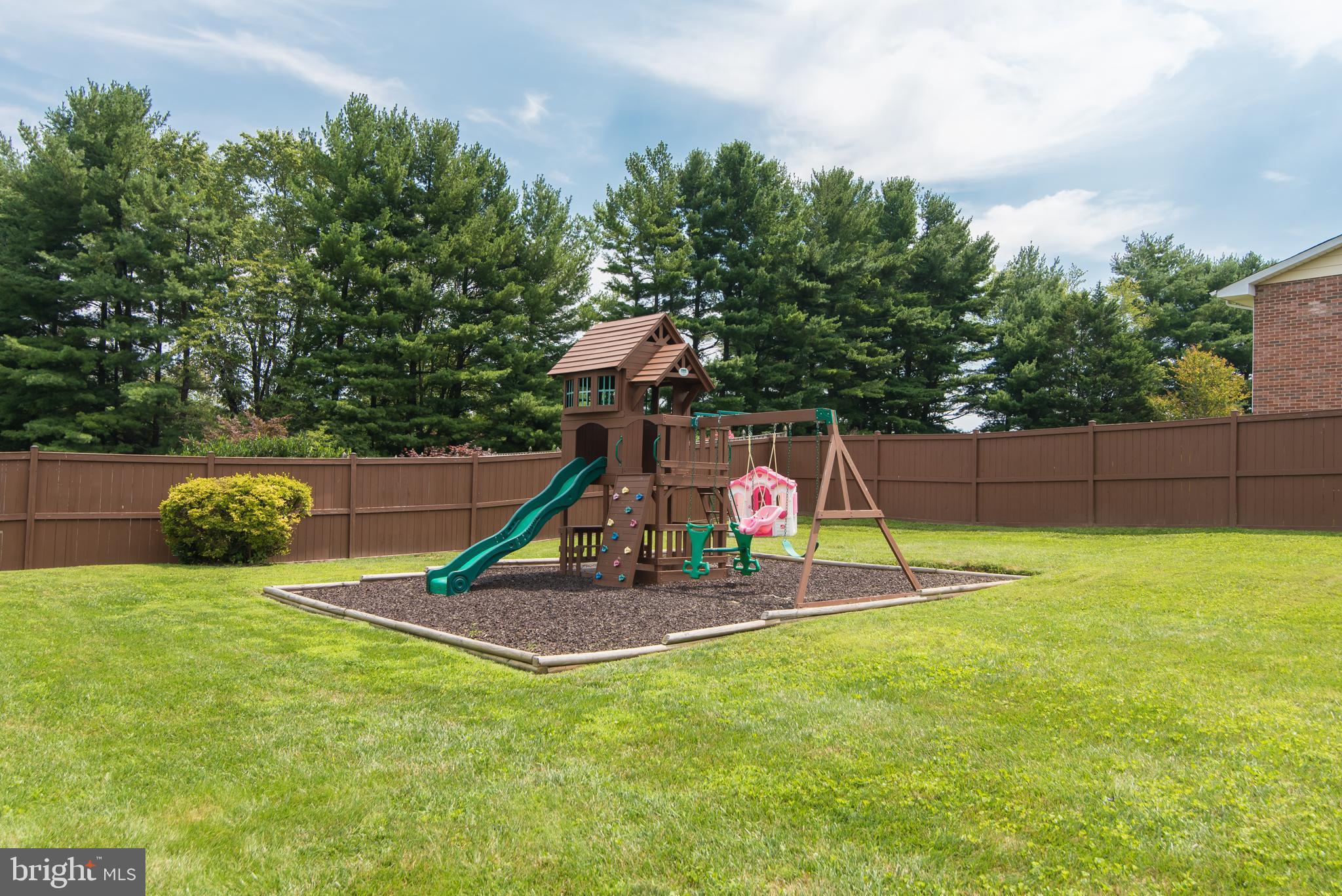 8235 Hilton Road Gaithersburg, MD 20882 - Photo 84 of 90 Your own private tot lot!