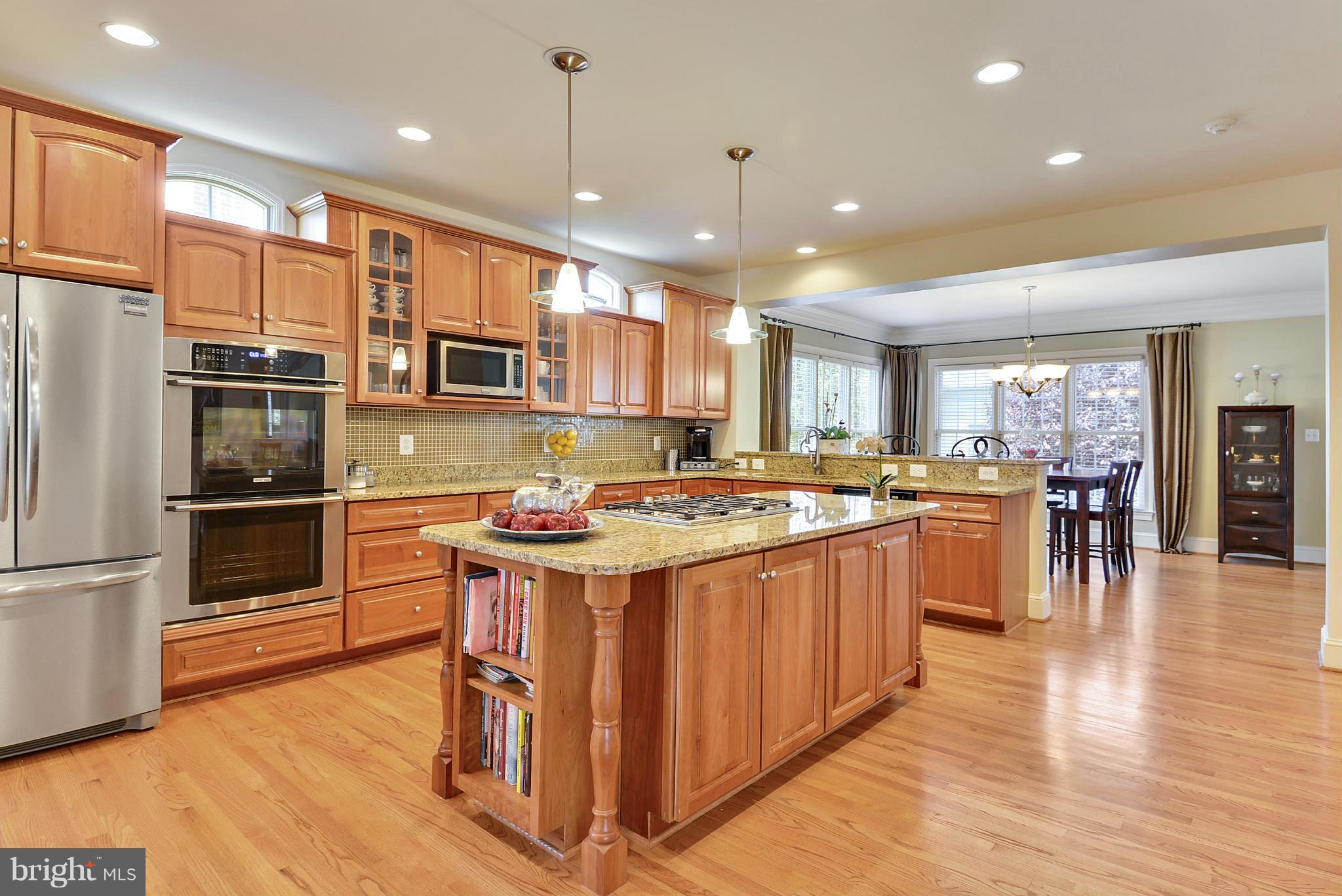 6412 Gayfields Road Alexandria, VA 22315 - Photo 3 of 27 Large Kitchen Island, Stainless Appliances