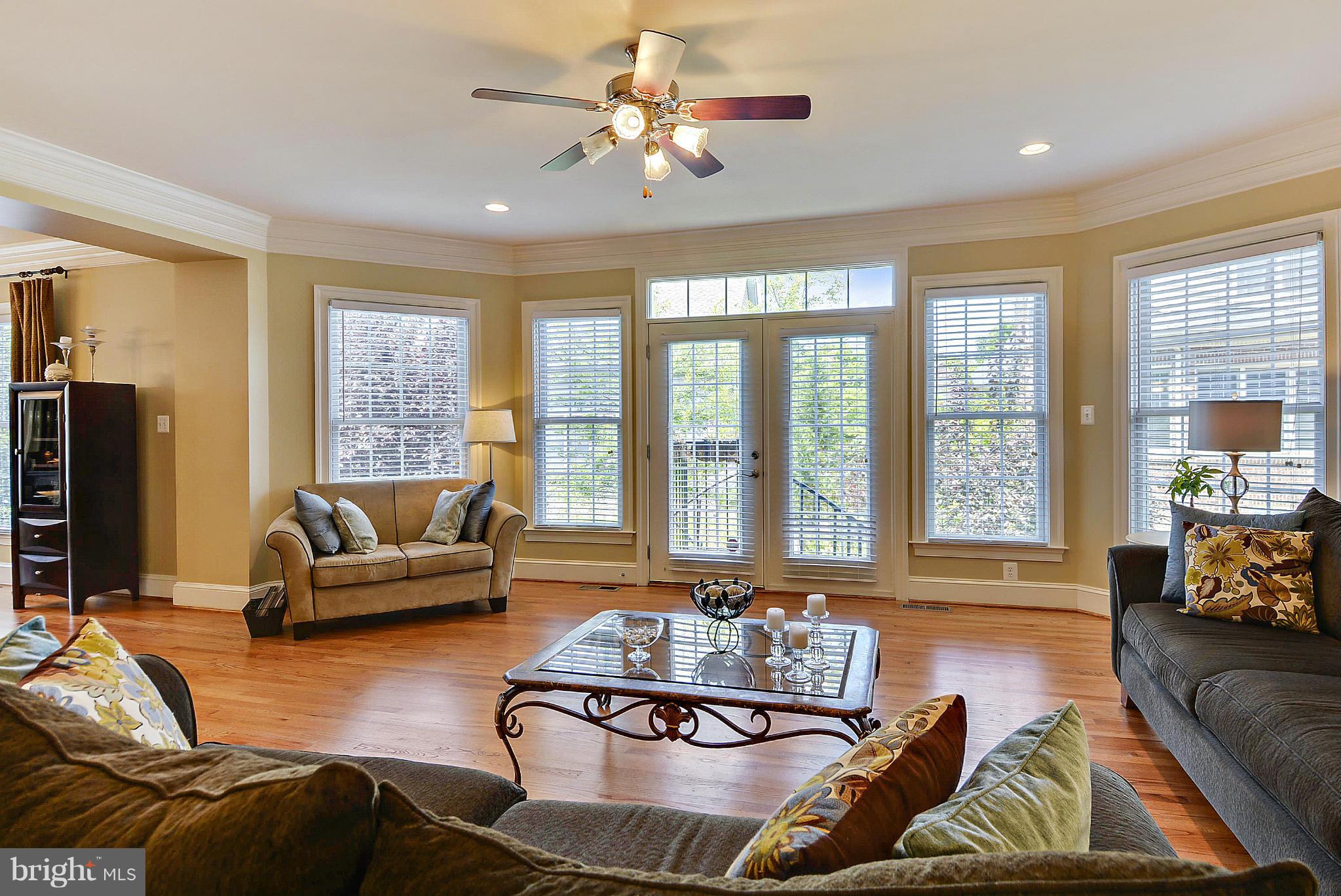 6412 Gayfields Road Alexandria, VA 22315 - Photo 8 of 27 Bright Family Room