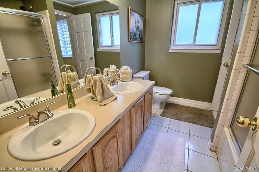 1310 Wagon Wheel Road Canton, MI 48188 - Photo 24 of 28 Bathroom.jpg