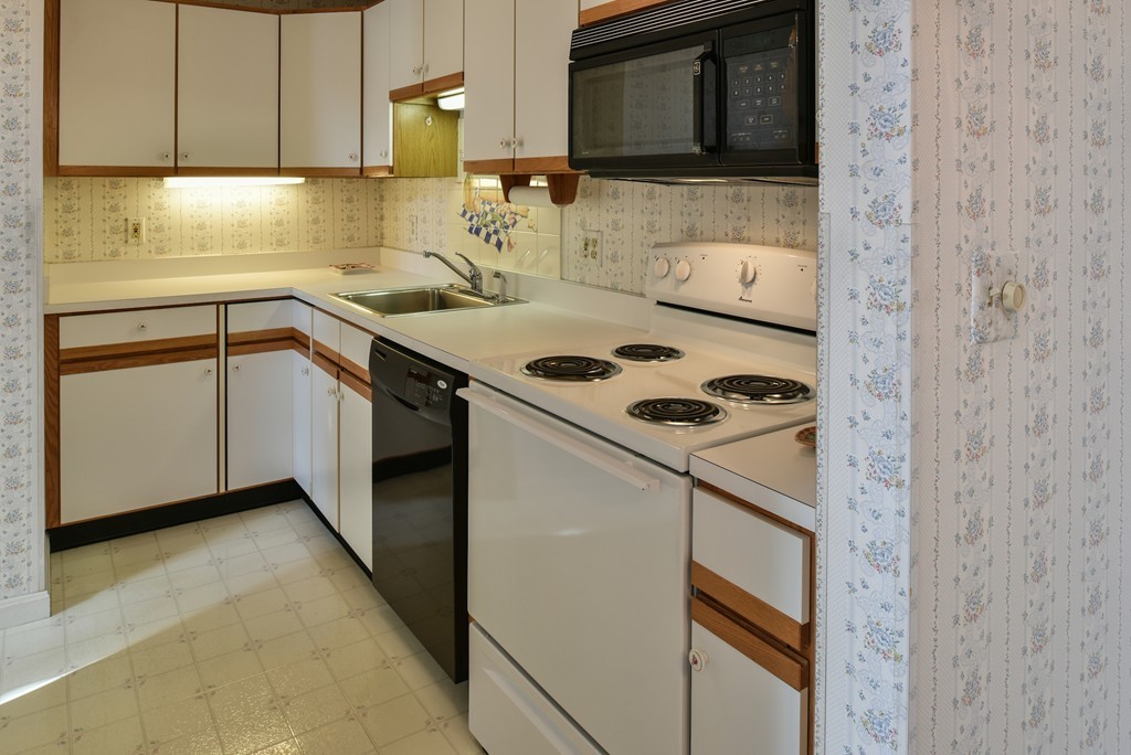 401 Old Country Road, Unit 401 Wenham, MA 01984 - Photo 8 of 24