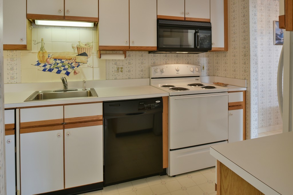 401 Old Country Road, Unit 401 Wenham, MA 01984 - Photo 9 of 24