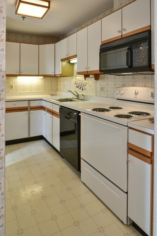 401 Old Country Road, Unit 401 Wenham, MA 01984 - Photo 10 of 24