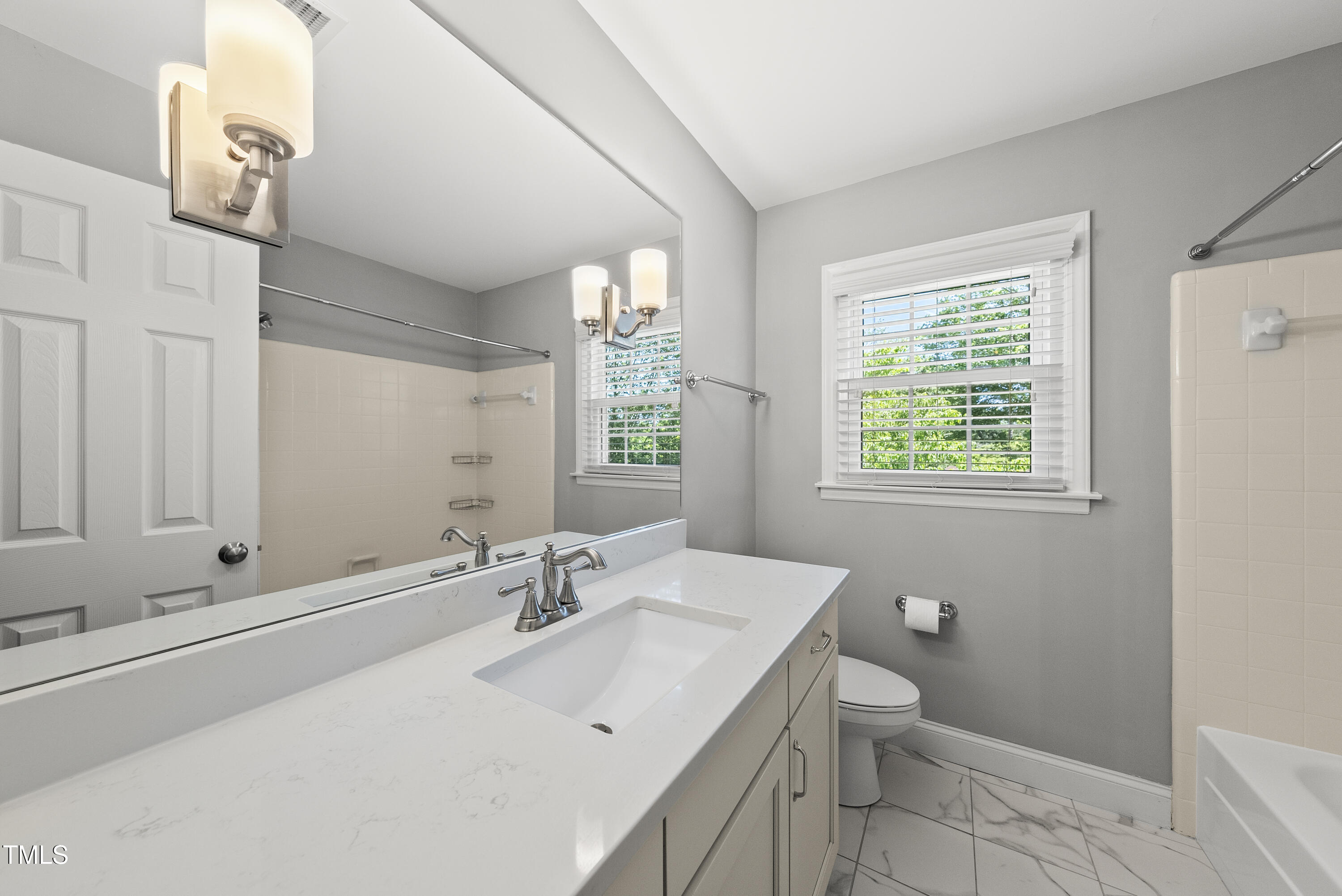 405 East Millbrook Road Raleigh, NC 27609 - Photo 19 of 23 Upstairs bathroom