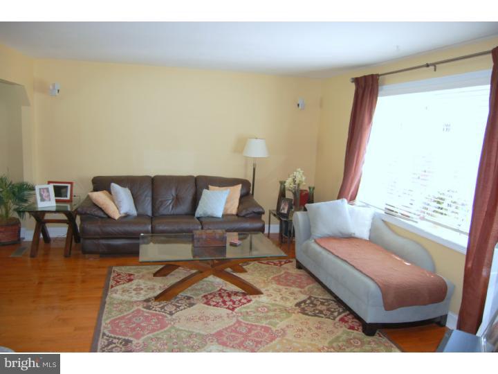 2909 Pheasant Run Road Audubon, PA 19403 - Photo 2 of 21 Living Room