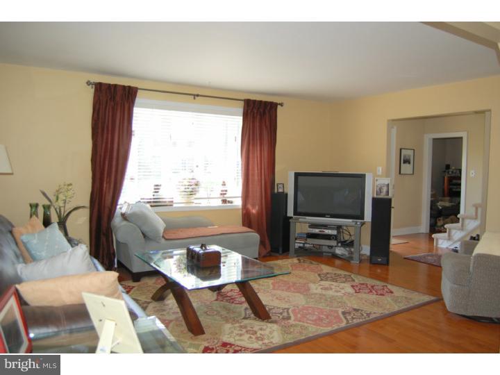 2909 Pheasant Run Road Audubon, PA 19403 - Photo 3 of 21 Living Room