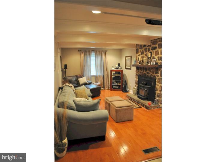 2909 Pheasant Run Road Audubon, PA 19403 - Photo 9 of 21 Family Room