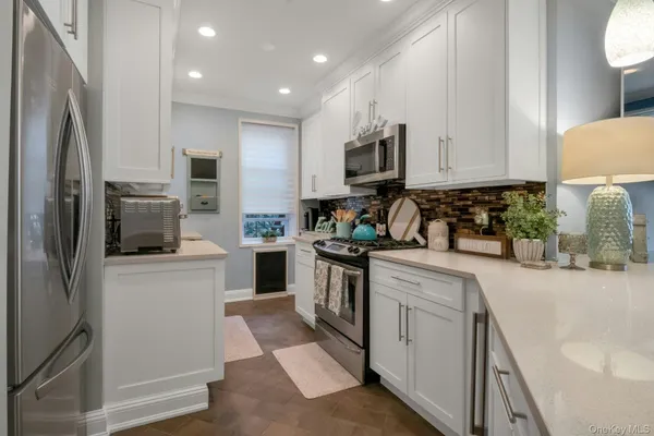 $329,000 | 101 Old Mamaroneck Road, Unit 2C5, White Plains, NY 10605